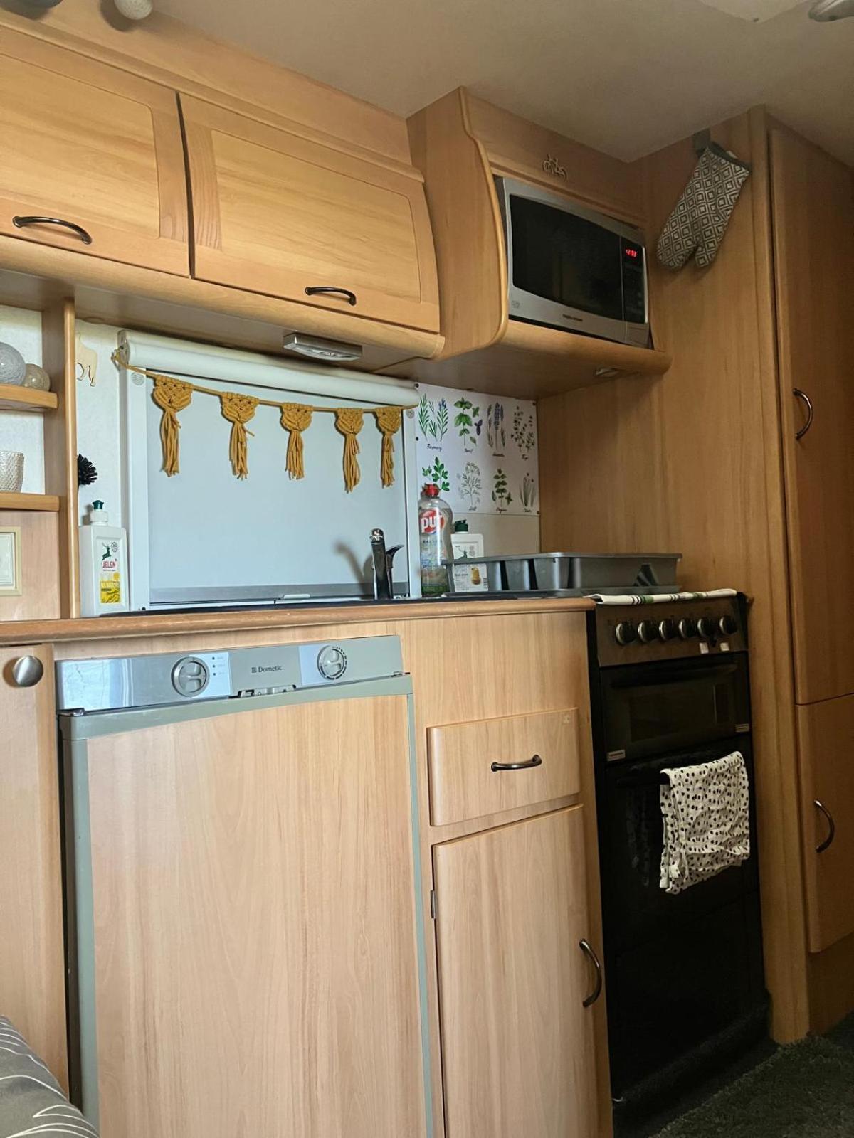 Glamping Karavan U Konopiste Chrastany  Dış mekan fotoğraf