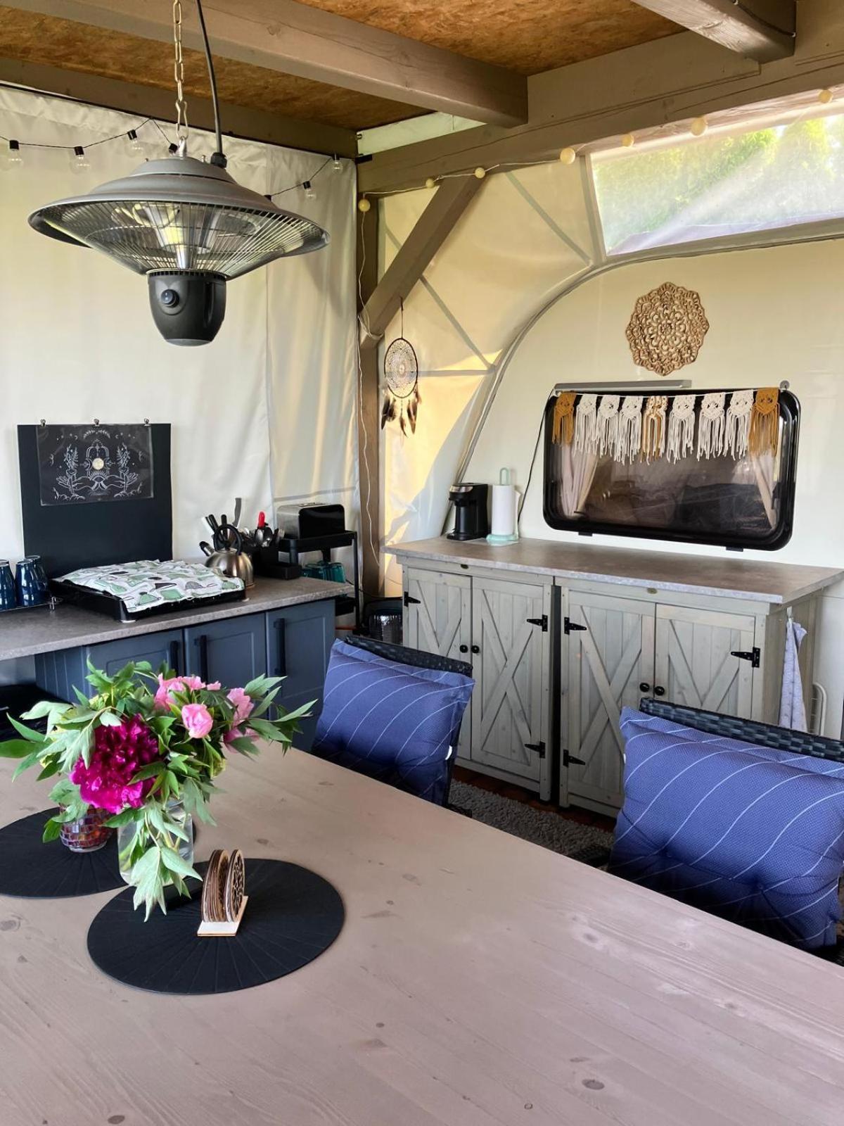 Glamping Karavan U Konopiste Chrastany  Dış mekan fotoğraf