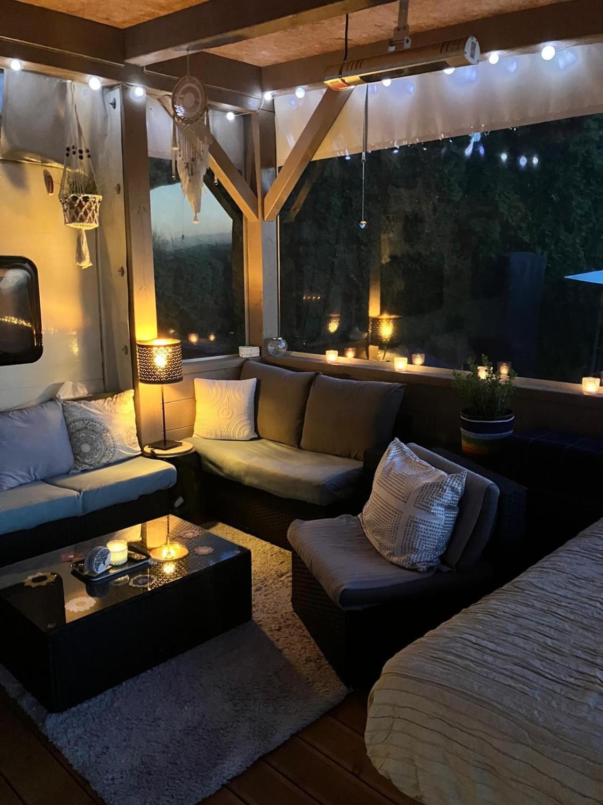 Glamping Karavan U Konopiste Chrastany  Dış mekan fotoğraf