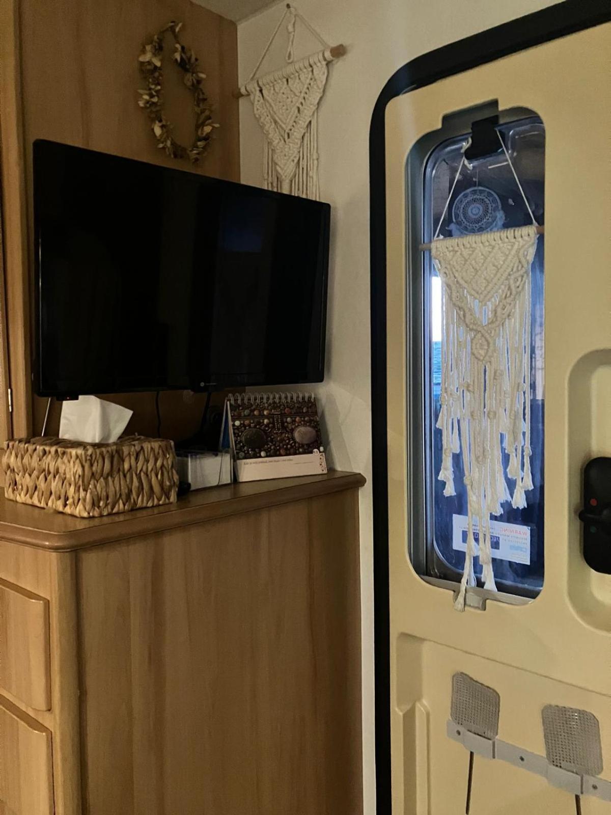 Glamping Karavan U Konopiste Chrastany  Dış mekan fotoğraf