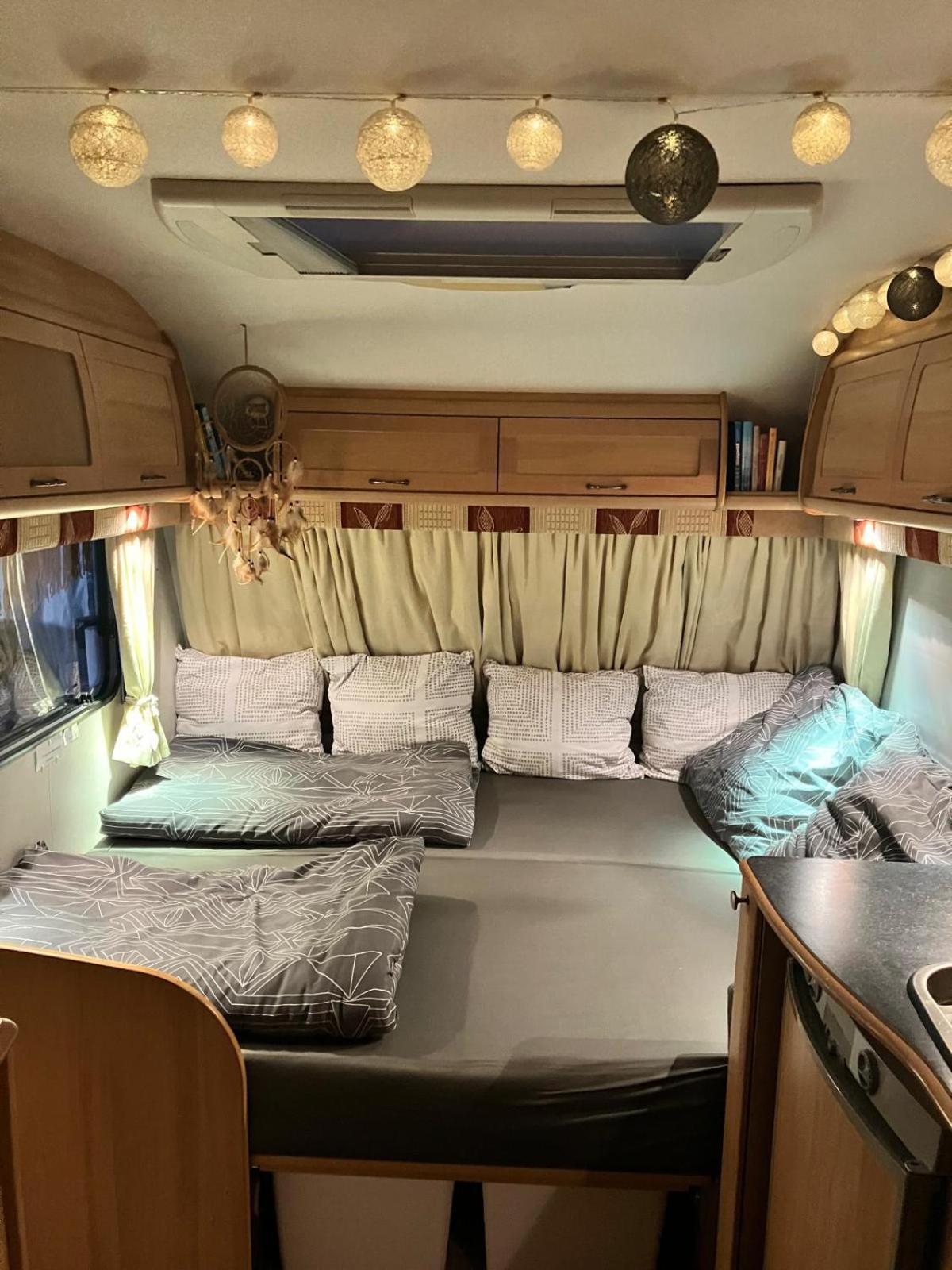 Glamping Karavan U Konopiste Chrastany  Dış mekan fotoğraf