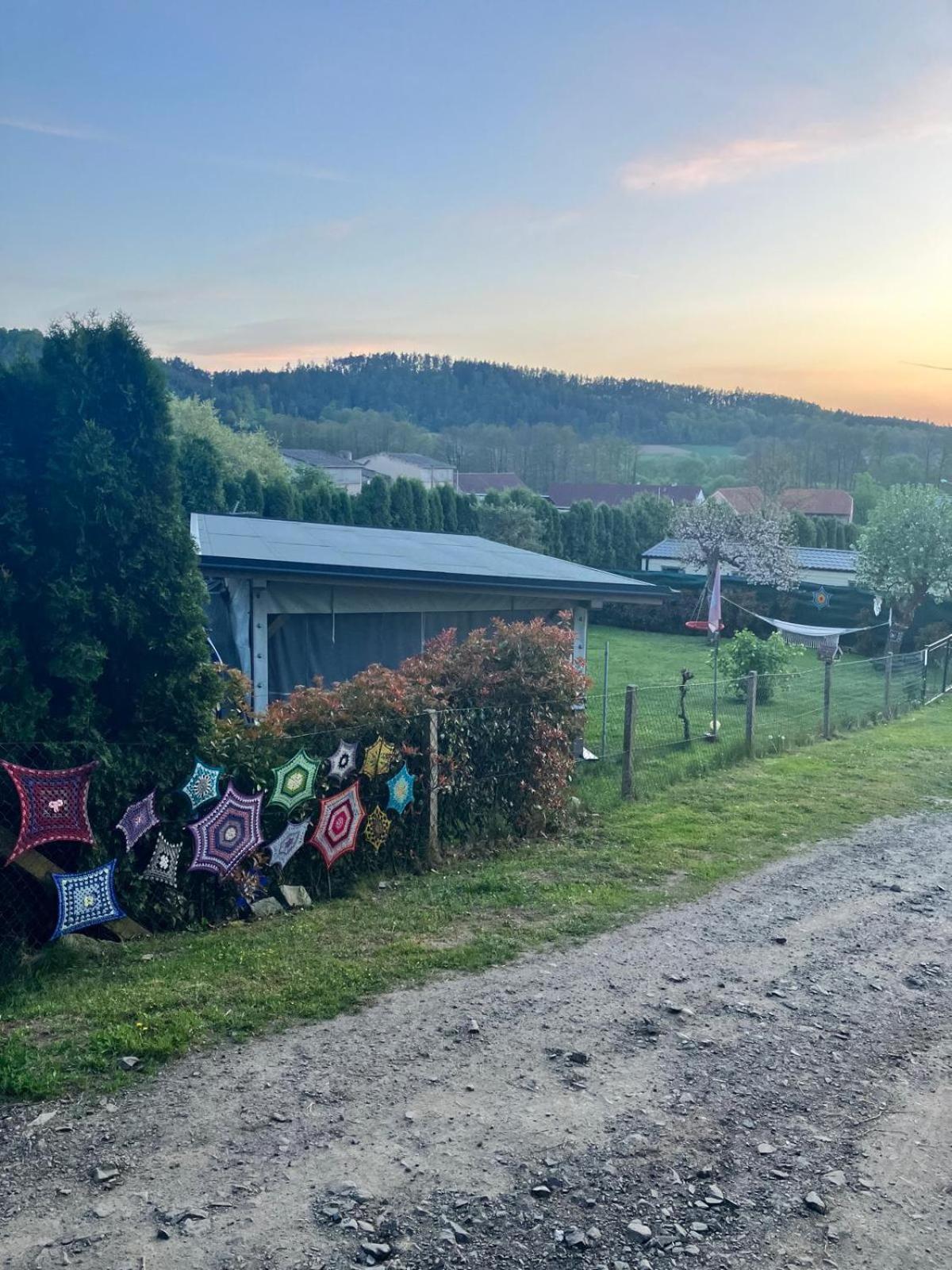 Glamping Karavan U Konopiste Chrastany  Dış mekan fotoğraf