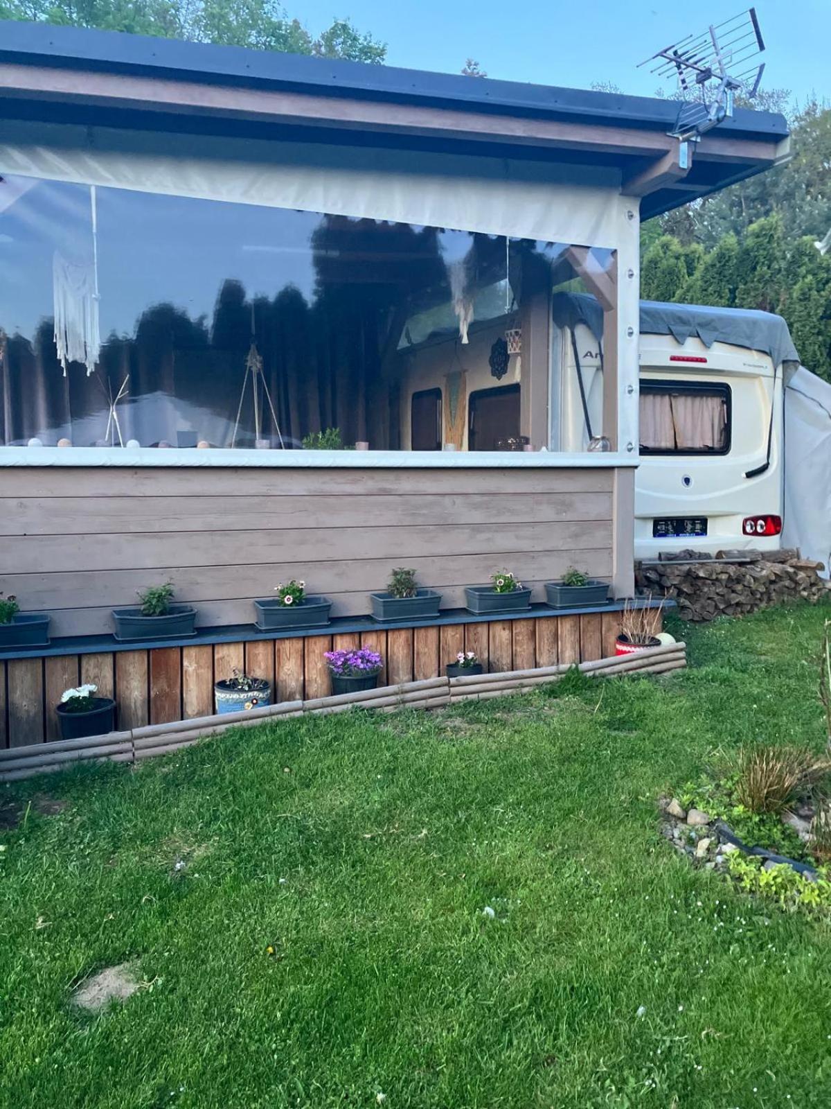 Glamping Karavan U Konopiste Chrastany  Dış mekan fotoğraf